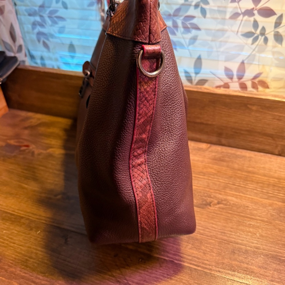 STUNNING β¨ Coach Embossed Leather Tote β Wine/Burgundy with Snake Print Trim β¨β - Picture 5 of 14